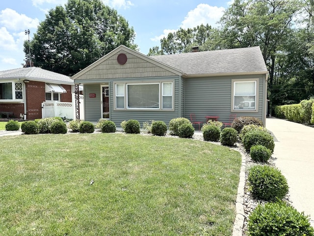 652 Beckman Dr, Kankakee, IL 60901 - view of front facade with a front lawn and driveway
