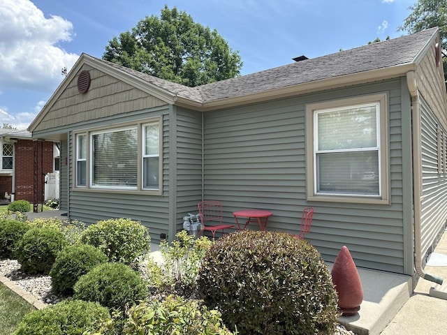 652 Beckman Dr, Kankakee, IL 60901 - view of side of property featuring roof with shingles