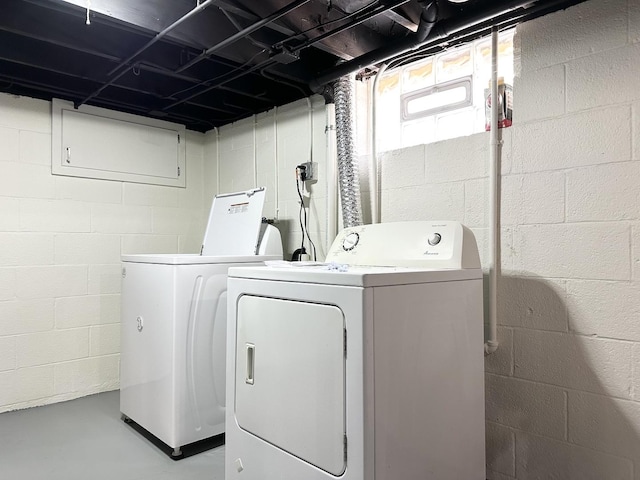 652 Beckman Dr, Kankakee, IL 60901 - washroom with washing machine and clothes dryer