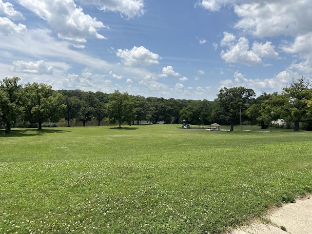 652 Beckman Dr, Kankakee, IL 60901 - view of grassy yard