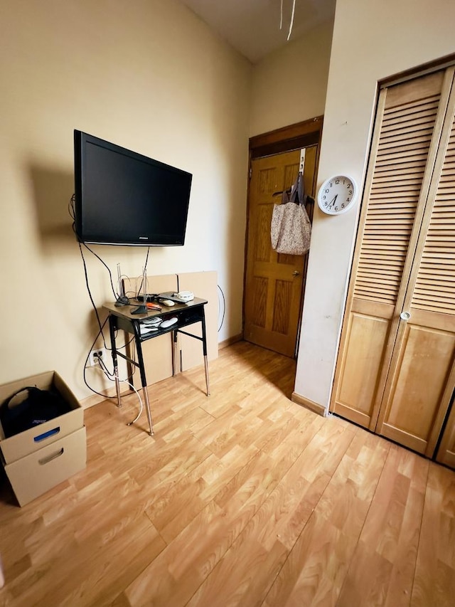 4817 W 28th St, Cicero, IL 60804 - entryway featuring light wood-style floors and baseboards