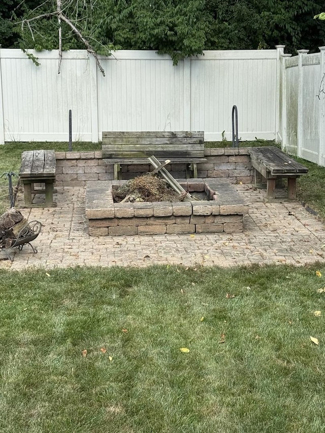 8221 Meadowwood Ave, Woodridge, IL 60517 - fenced backyard with a patio