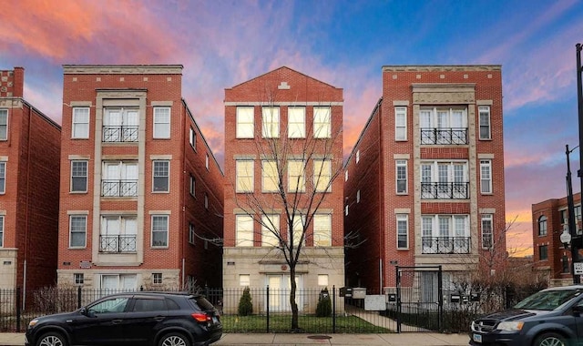 2355 W Congress Pkwy Unit 1, Chicago, IL 60612 - view of property at dusk