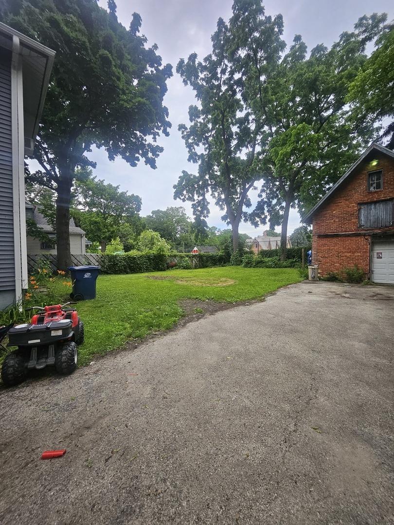 723 N County St, Waukegan, IL 60085 - view of green lawn
