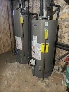 132 S Mchenry Ave, Crystal Lake, IL 60014 - utility room with gas water heater