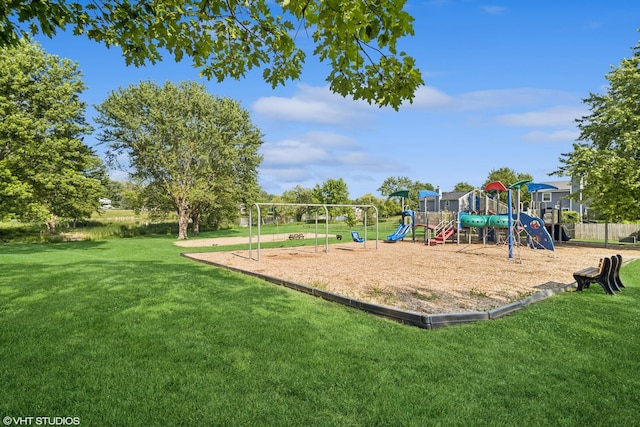 1583 Bayview Dr, Lake Zurich, IL 60047 - community play area featuring a lawn
