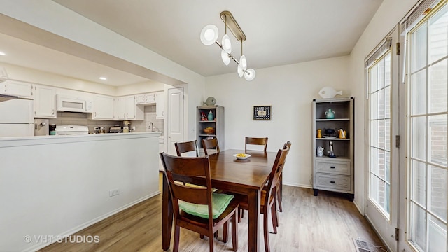 2328 Sedgfield Ct, Schaumburg, IL 60194 - dining room with light wood-style flooring and baseboards