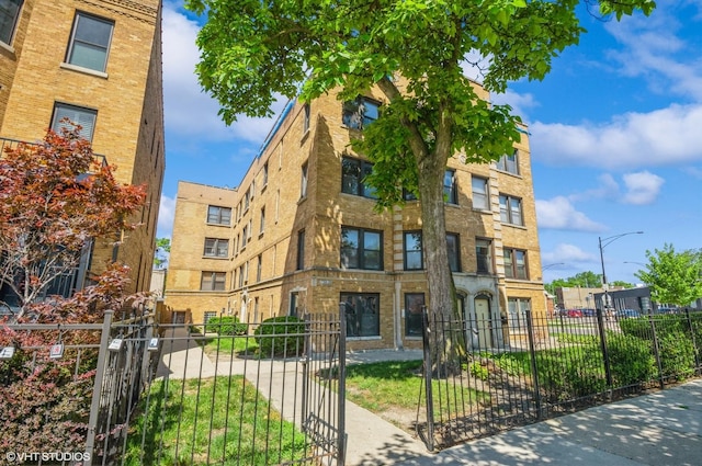 3756 N Bernard St Unit 2D, Chicago, IL 60618 - photo 1