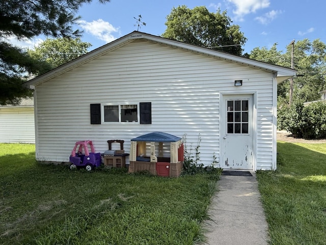 310 E Chippewa St, Dwight, IL 60420 - view of property exterior featuring a lawn