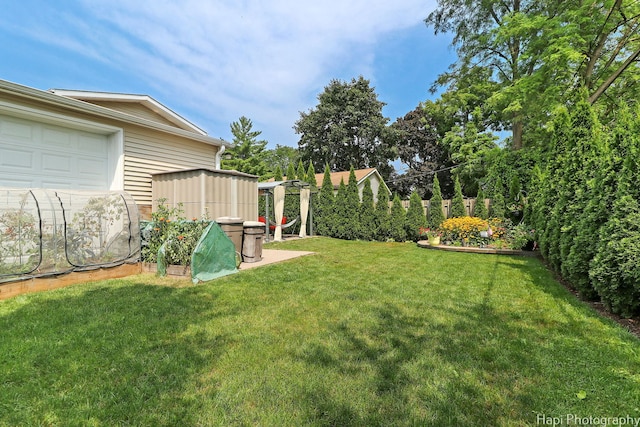 1569 Sherman Pl, Des Plaines, IL 60016 - view of green lawn