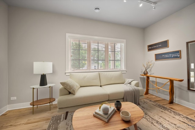 520 Ohio Ave, Saint Charles, IL 60174 - living area with light wood-style flooring and track lighting