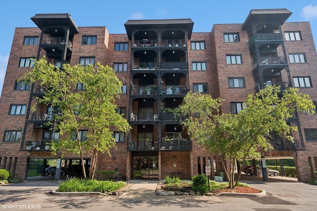 9331 Landings Ln Unit 204, Des Plaines, IL 60016 - view of apartment building / complex
