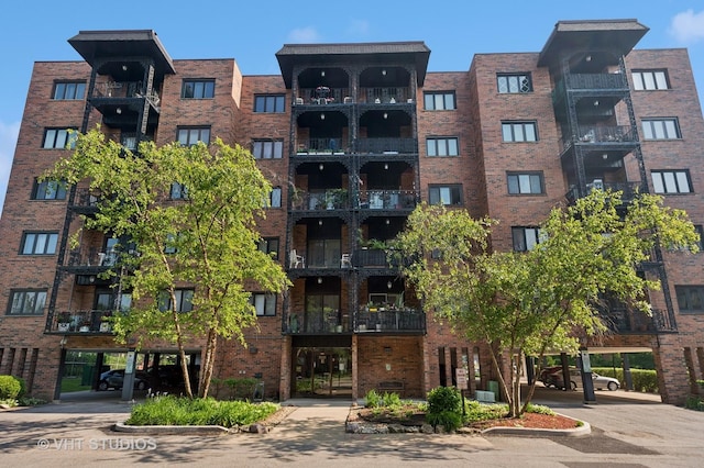 9331 Landings Ln Unit 204, Des Plaines, IL 60016 - view of apartment building / complex
