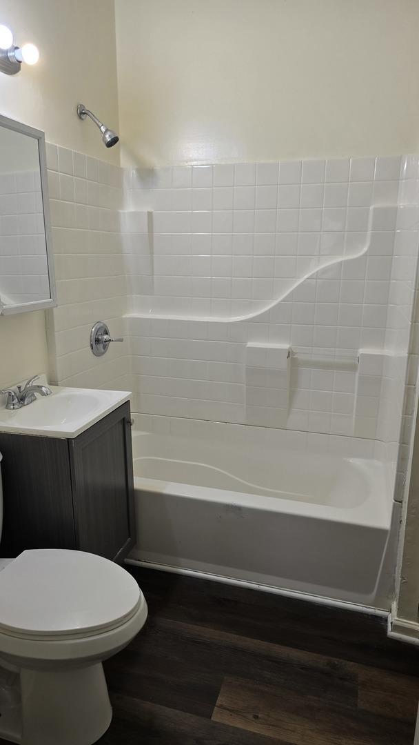 1233 Otto Blvd, Chicago Heights, IL 60411 - full bath featuring wood finished floors, vanity, and shower / bathtub combination