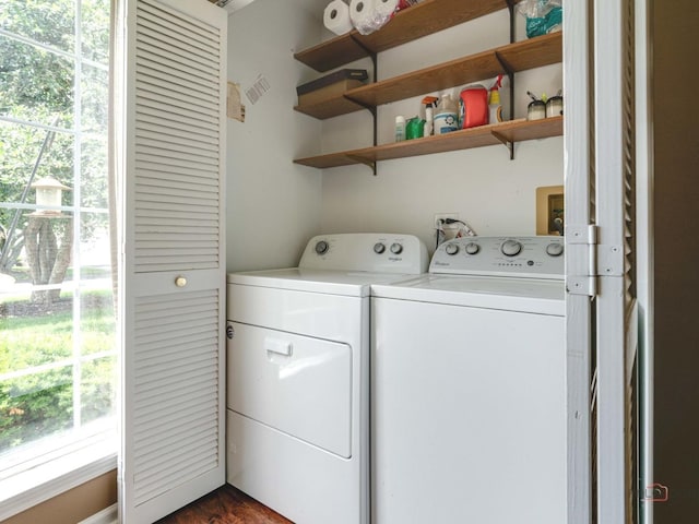 6797 Roanoake Ct, Gurnee, IL 60031 - laundry room featuring washer and dryer