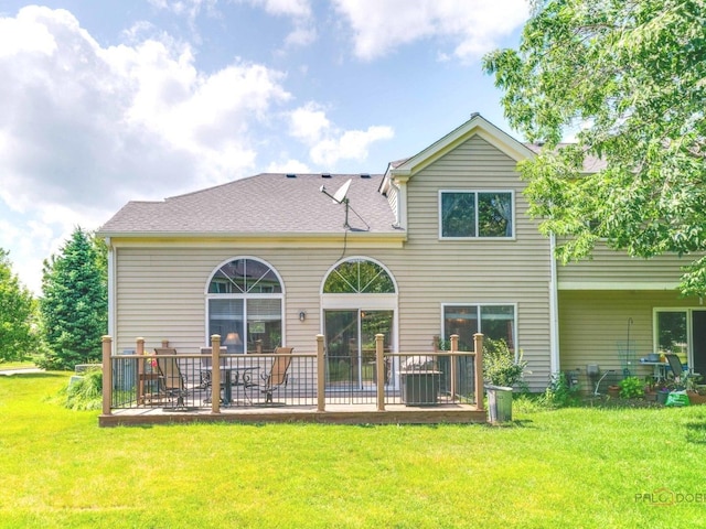 6797 Roanoake Ct, Gurnee, IL 60031 - back of house with a yard and a patio