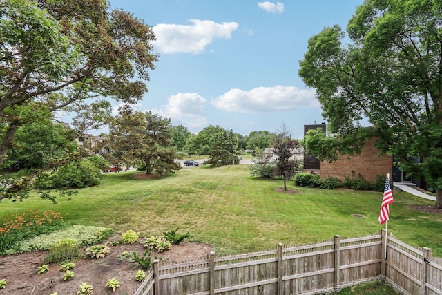 1495 S County Farm Rd Unit 2-4, Wheaton, IL 60189 - view of yard