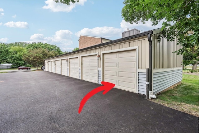 1495 S County Farm Rd Unit 2-4, Wheaton, IL 60189 - view of garage