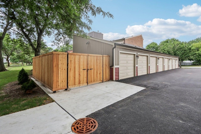 1495 S County Farm Rd Unit 2-4, Wheaton, IL 60189 - view of garage