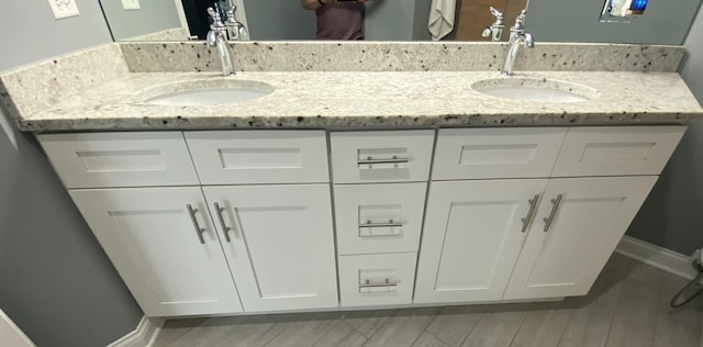 7009 W Crandall Ave, Worth, IL 60482 - bathroom featuring double vanity