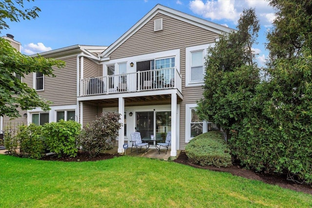 1801 Pebble Beach Cir Unit 1, Elk Grove Village, IL 60007 - back of property with a balcony and a yard