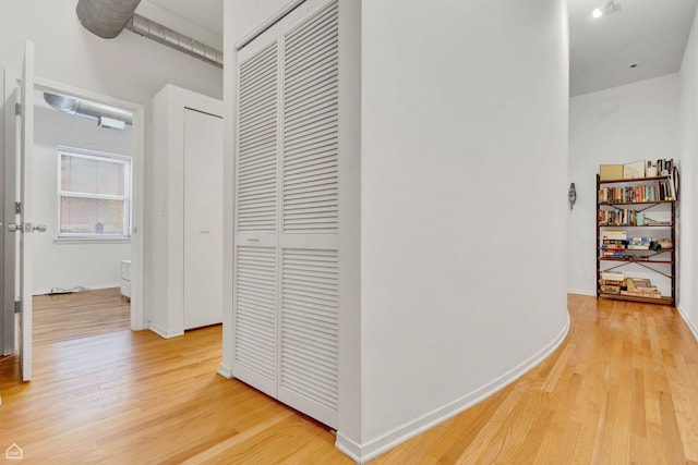1000 E 53rd St Unit 501, Chicago, IL 60615 - hallway with light wood-style flooring