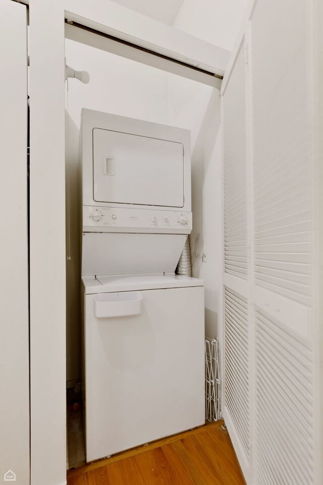 1000 E 53rd St Unit 501, Chicago, IL 60615 - washroom featuring stacked washing machine and dryer and light wood-style floors