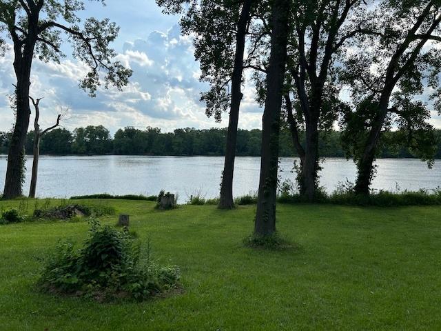 1927 Lakewood Dr, Wilmington, IL 60481 - water view