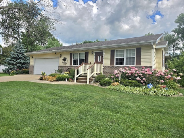 207 Wilson Dr, Watseka, IL 60970 - photo 1
