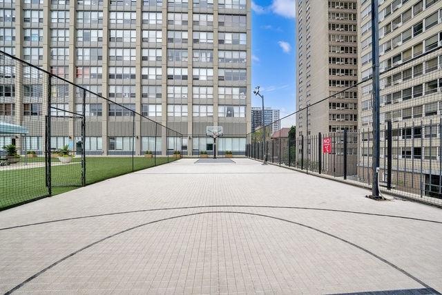 655 W Irving Park Rd Unit 2608, Chicago, IL 60613 - surrounding community featuring community basketball court