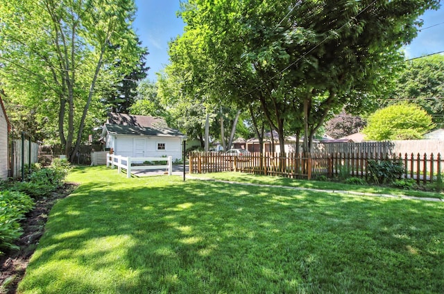 907 W Grove Ave, Waukegan, IL 60085 - view of yard