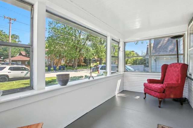 907 W Grove Ave, Waukegan, IL 60085 - sunroom / solarium with healthy amount of natural light