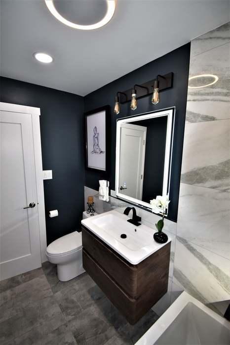 700 Delphia Ave, Elk Grove Village, IL 60007 - bathroom with vanity and a bathtub
