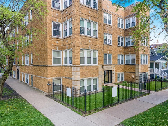 4855 N Springfield Ave Unit 3, Chicago, IL 60625 - view of apartment building / complex featuring a fenced front yard