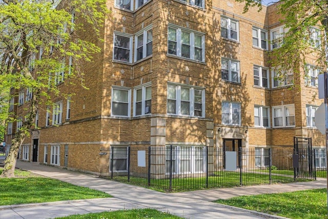 4855 N Springfield Ave Unit 3, Chicago, IL 60625 - view of apartment building / complex featuring a fenced front yard