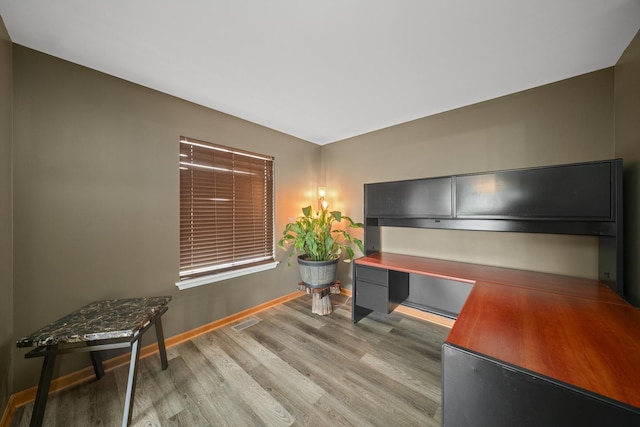 940 Hyte St, Plano, IL 60545 - home office with light wood finished floors and baseboards