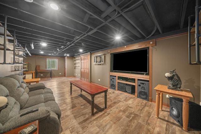 940 Hyte St, Plano, IL 60545 - living area with wood finished floors and baseboards