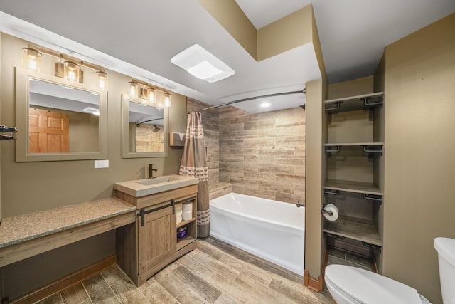 940 Hyte St, Plano, IL 60545 - full bath featuring wood finished floors, shower / bath combination with curtain, and vanity