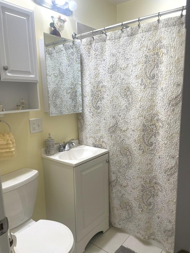 7401 W 113th Pl, Worth, IL 60482 - bathroom featuring tile patterned floors, vanity, and a shower with shower curtain