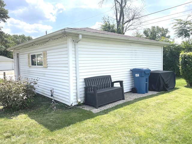 7401 W 113th Pl, Worth, IL 60482 - view of side of home with a lawn