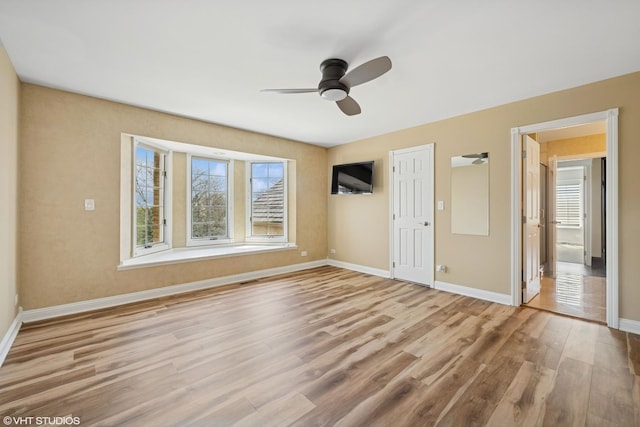 22 Westlake Dr, South Barrington, IL 60010 - unfurnished bedroom featuring light wood-style flooring, a ceiling fan, and a closet
