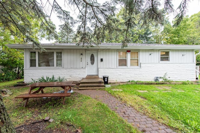 614 N County St, Waukegan, IL 60085 - photo 1