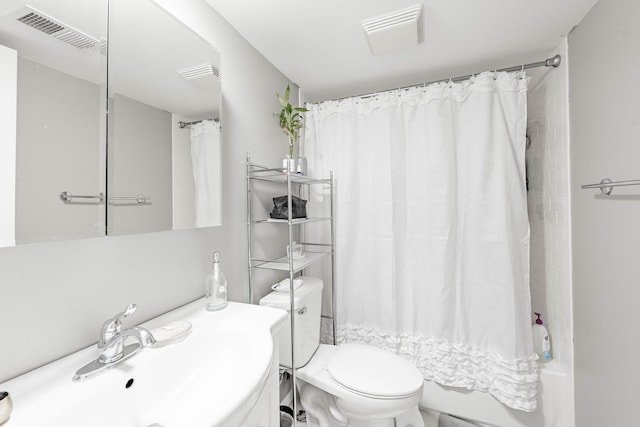 10354 Parkside Ave Unit 3A, Oak Lawn, IL 60453 - bathroom featuring shower / bath combo with shower curtain and vanity