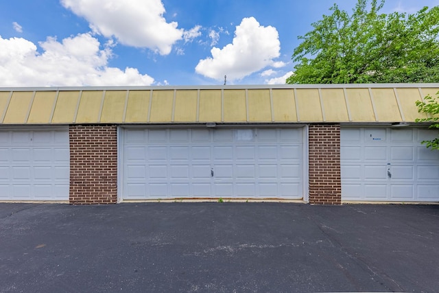 10354 Parkside Ave Unit 3A, Oak Lawn, IL 60453 - view of garage