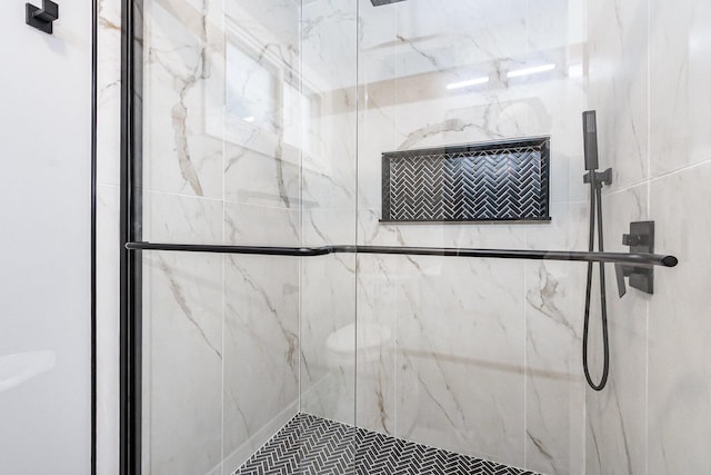 527 N Saint Louis Ave, Chicago, IL 60624 - full bath featuring a marble finish shower and toilet
