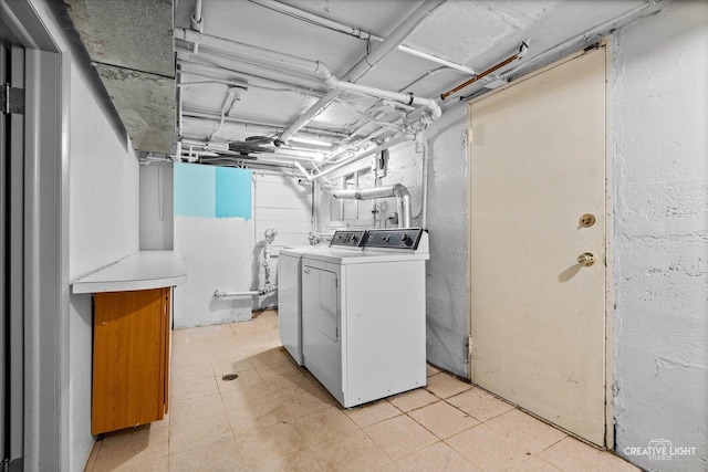 595 Crab Tree Ln, Lake Forest, IL 60045 - laundry area featuring separate washer and dryer and light floors