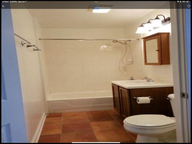 6419 S Kenwood Ave, Chicago, IL 60637 - full bath featuring shower / washtub combination and vanity