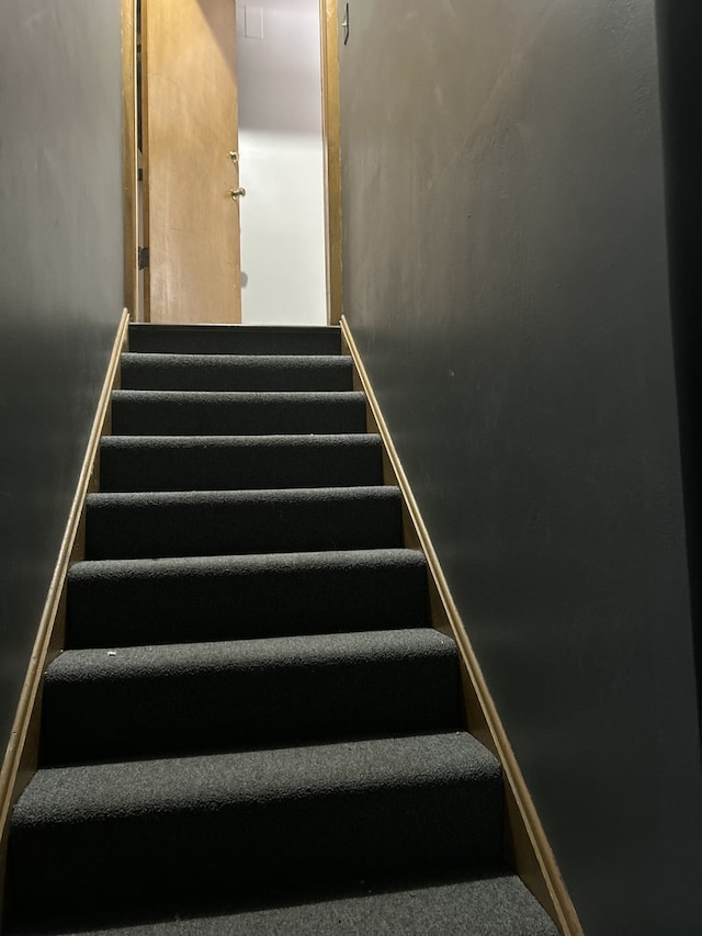1629 E 92nd St, Chicago, IL 60617 - view of staircase