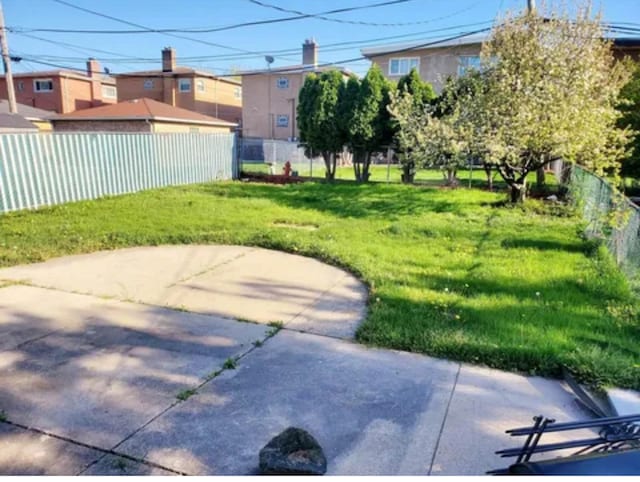 1629 E 92nd St, Chicago, IL 60617 - view of yard with a patio