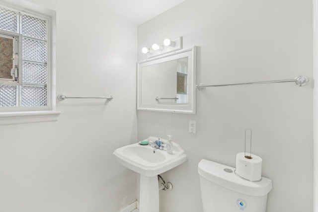 712 Dante Ct, Schaumburg, IL 60193 - bathroom with toilet